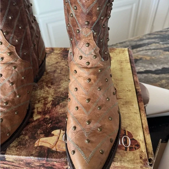 Old Gringo Hosifukami Oryx Tan  Leather Boots with Stud Accents - Picture 9 of 13